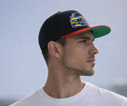 Man wearing a snapback cap with BMW E30 car, kepure su E30 dizainu, E30 kepure