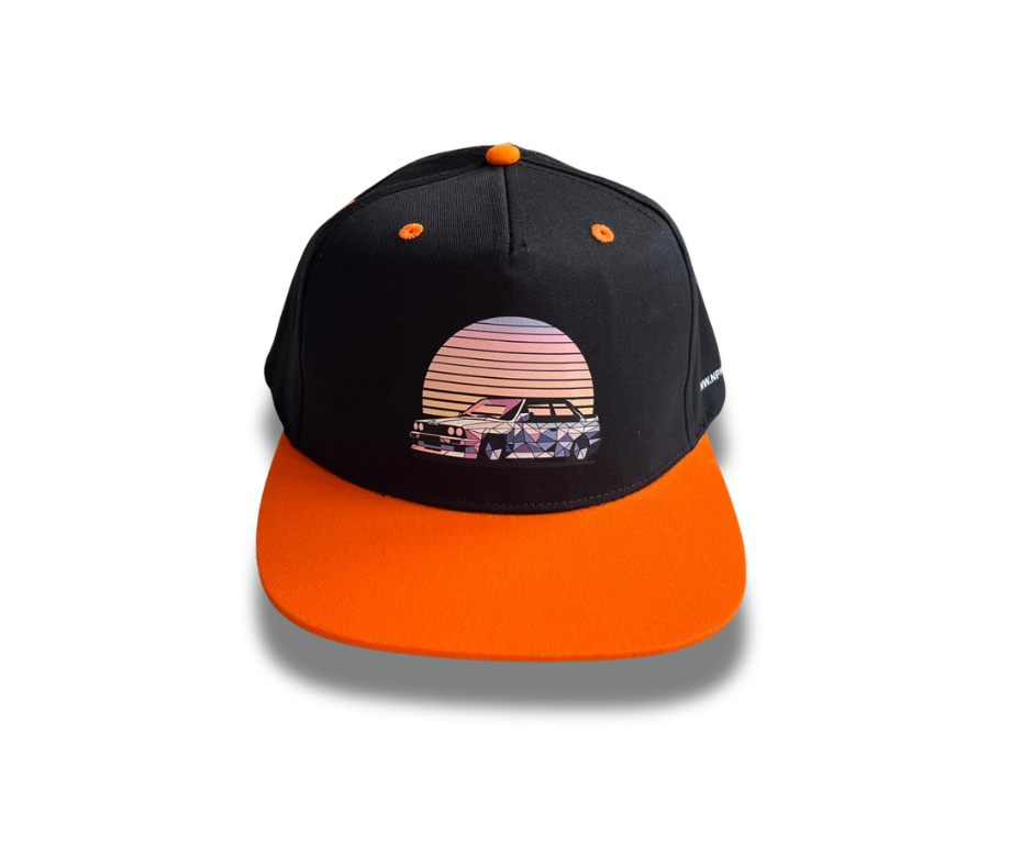 Black and orange cap with a sunset and BMW E30 car design, kepure su snapeliu, fullcap, full cap, kepure su klasikiniu BMW automobiliu