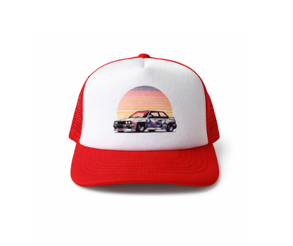 Red and white cap with a graphic of BMW E30 M3 and sunset, E30 kepure su snapeliu, kepure su tinkleliu 